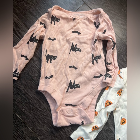 2 Old Navy Halloween Onsies - 6-12 months - Picture 3 of 5